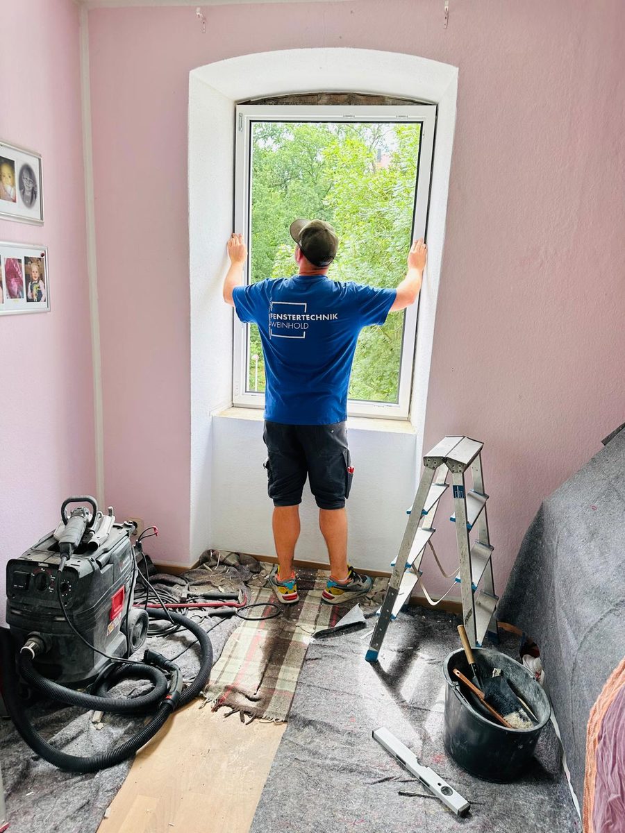 Einbau eines Rundbogenfensters